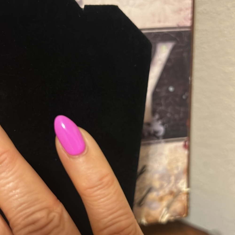 Elegant Gold Ring with side accents-size 6 - Picture 7 of 12